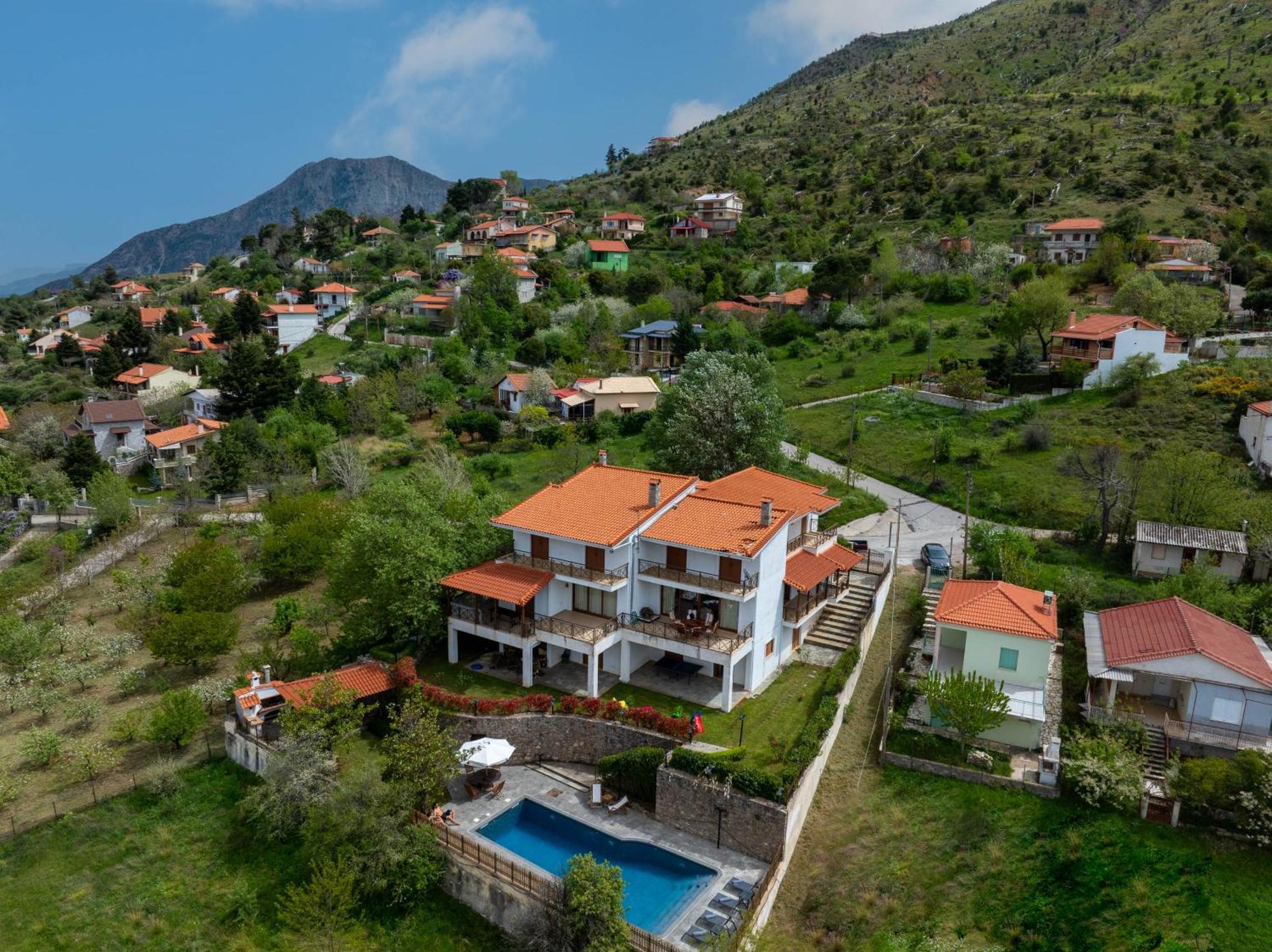 Traditional Luxury Villa Armonia Aigio Exterior foto