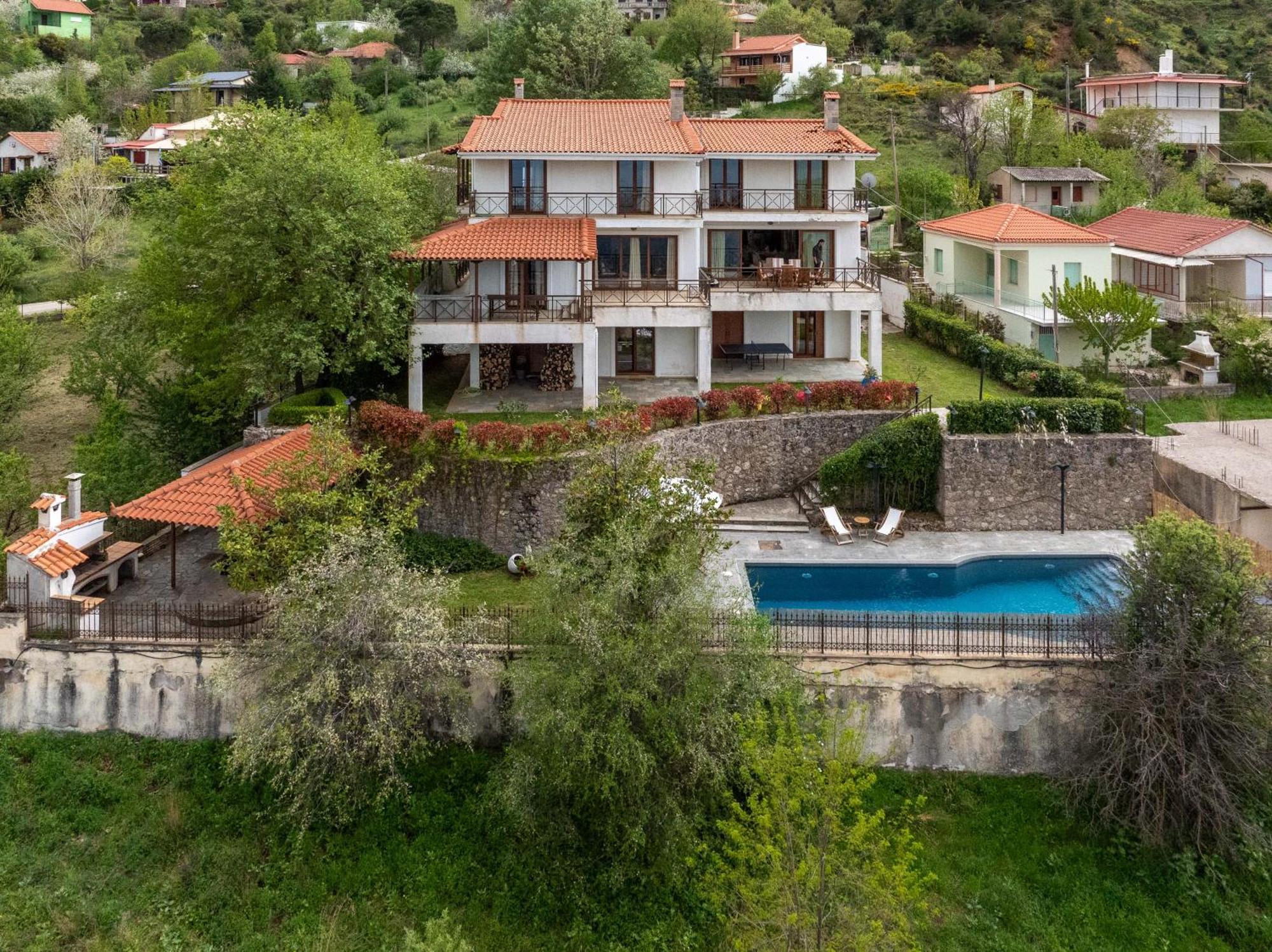 Traditional Luxury Villa Armonia Aigio Exterior foto
