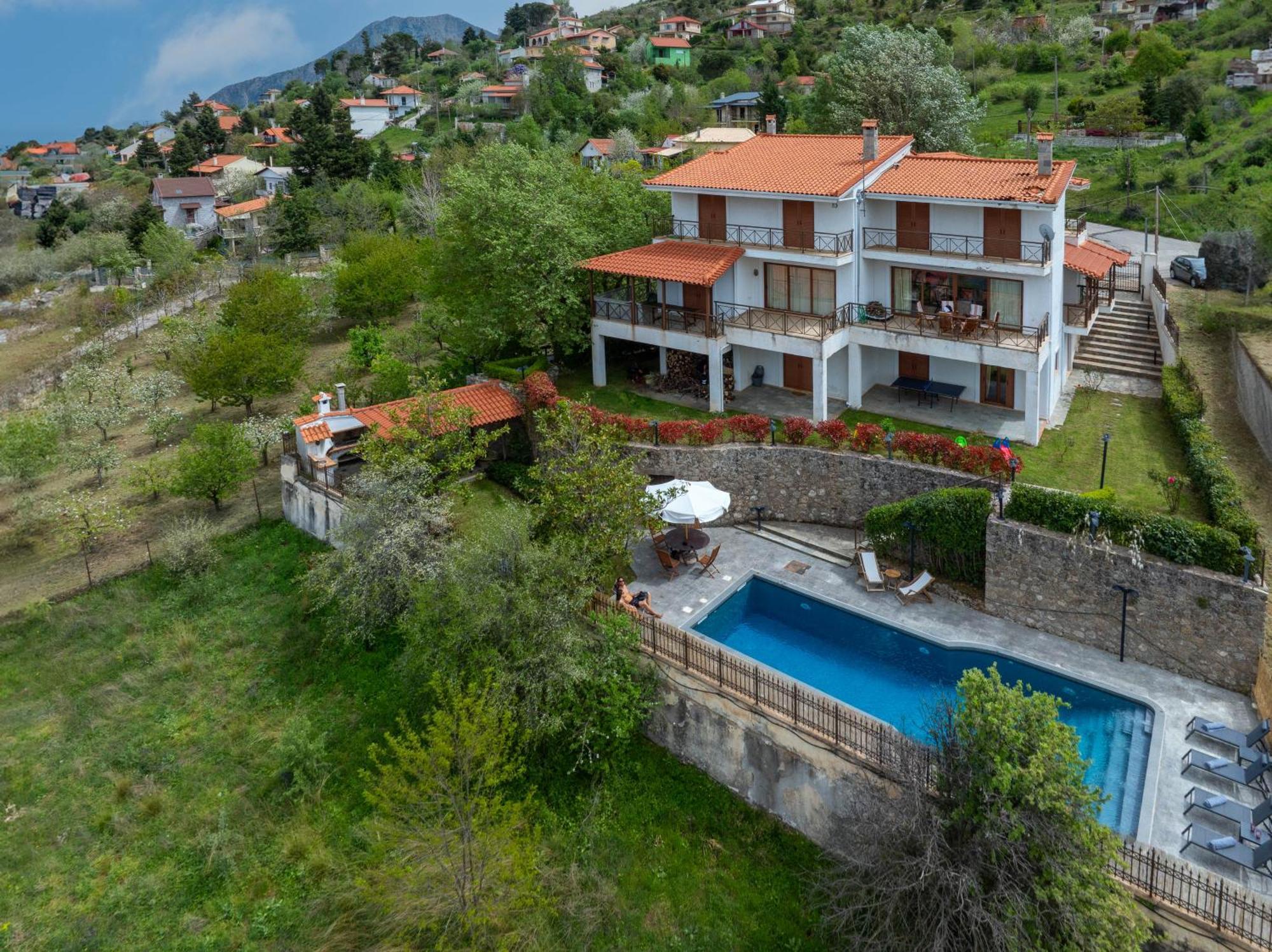 Traditional Luxury Villa Armonia Aigio Exterior foto