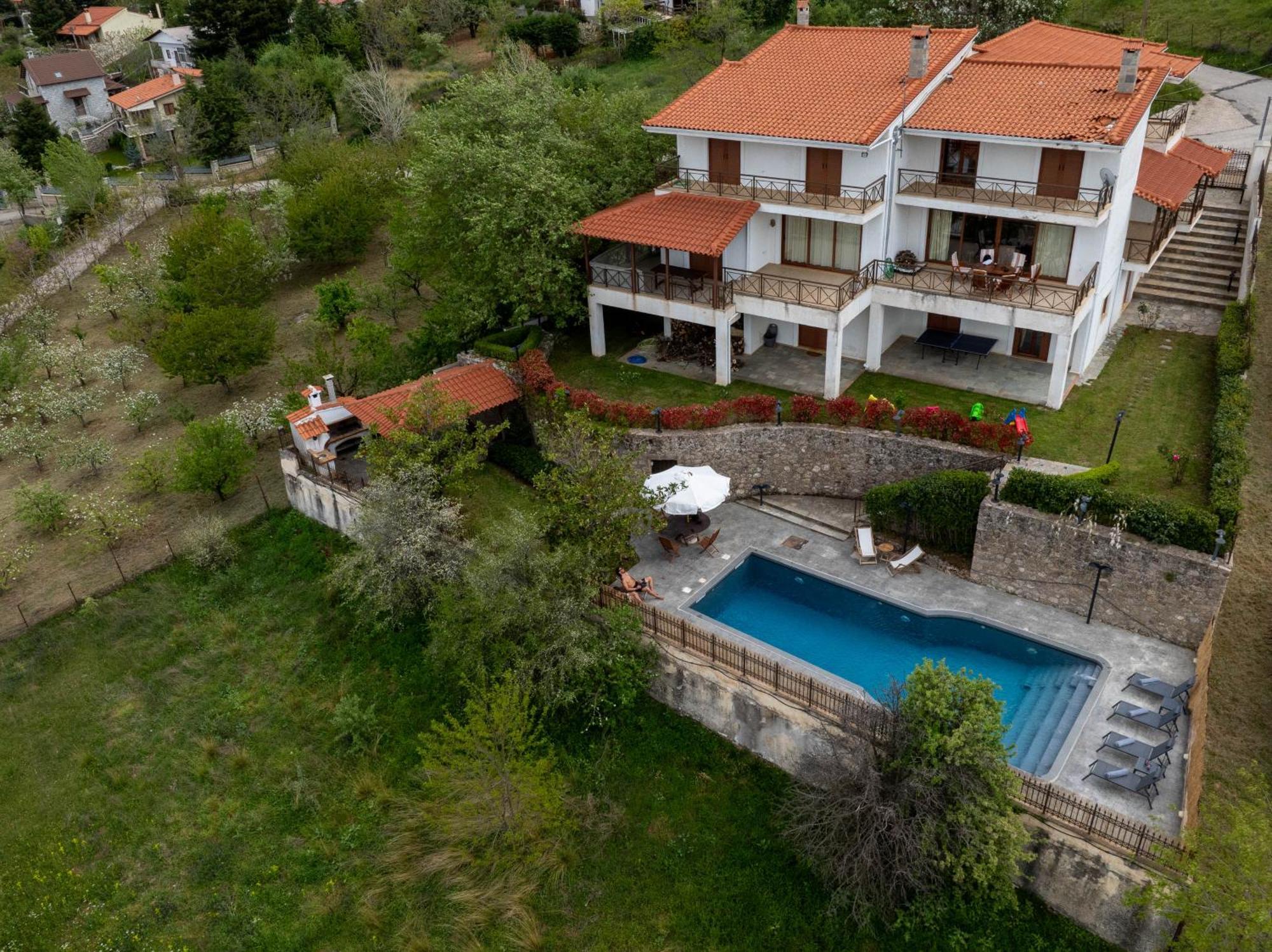 Traditional Luxury Villa Armonia Aigio Exterior foto