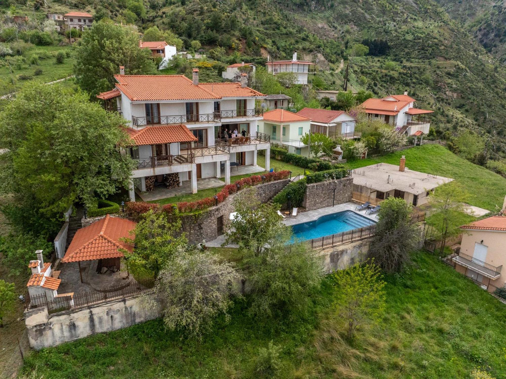 Traditional Luxury Villa Armonia Aigio Exterior foto